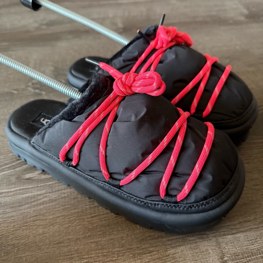 UGG Spaceslider Tech Slide - Black/Pink - Size 9